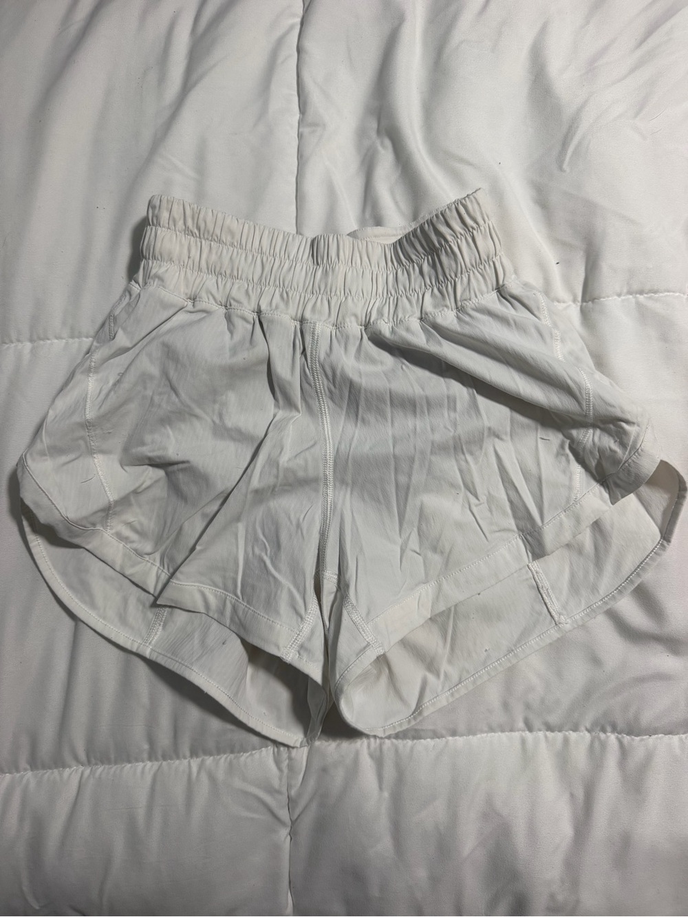 Women's White lululemon track that high rise 3”